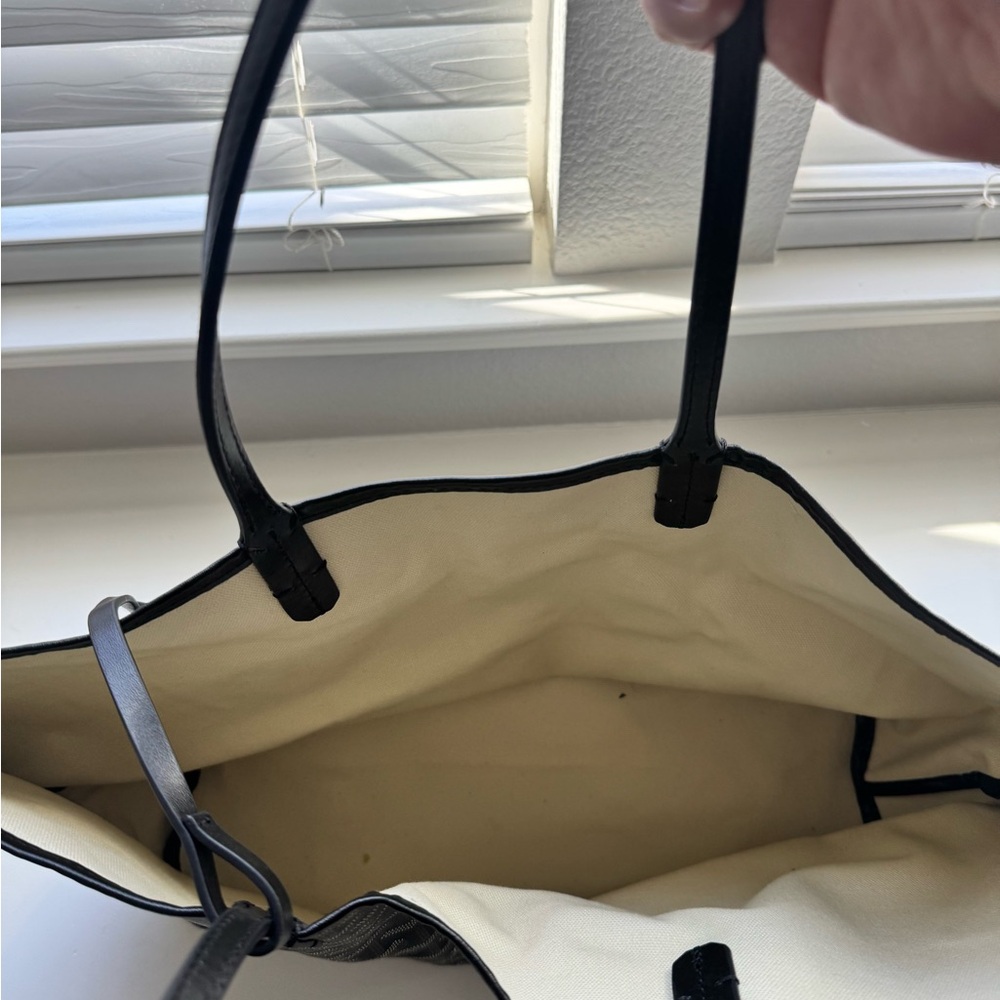 Stylish Black Tote Bag - Picture 4 of 4